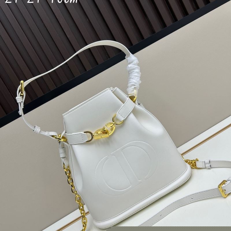 D*or bucket bags